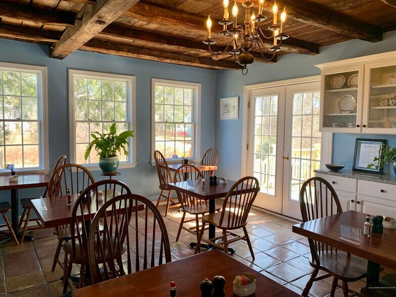 More Photos Of 15 Locke St, Kennebunkport Hospitality For Sale