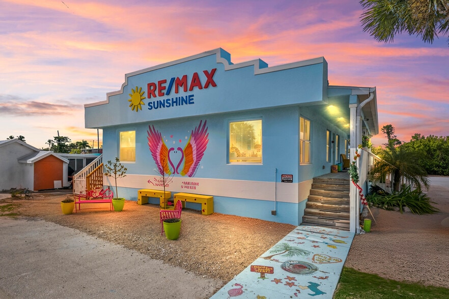 More Photos Of 4574 Pine Island Rd NW, Matlacha Office For Sale