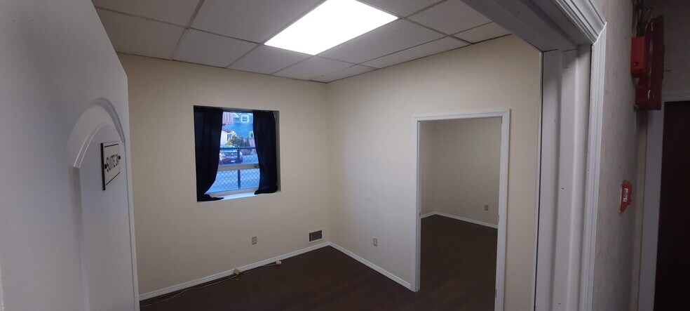 More Photos Of 55 Carleton Ave, East Islip Medical For Sale