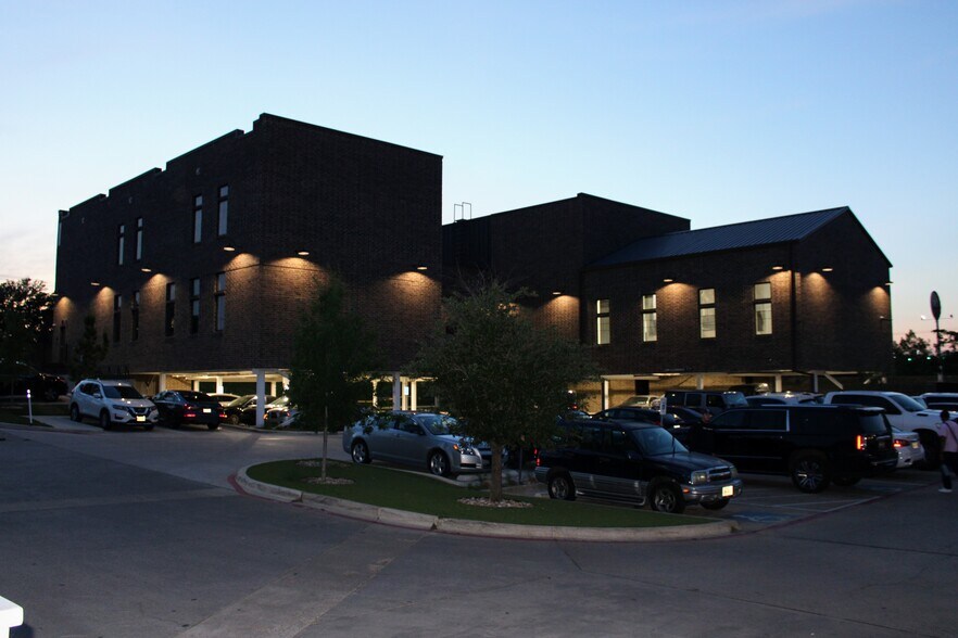 More Photos Of 6428 Davis Blvd, North Richland Hills General Retail For Lease