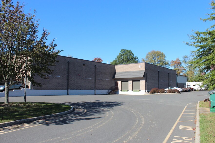 More Photos Of 26 Haypress Rd, Cranbury Warehouse For Lease