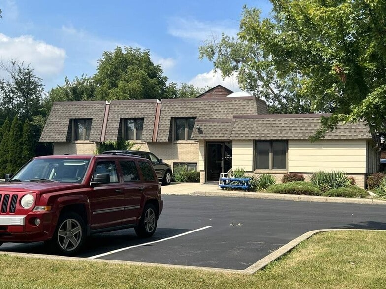 More Photos Of 240 N West Ave, Elmhurst Office For Sale