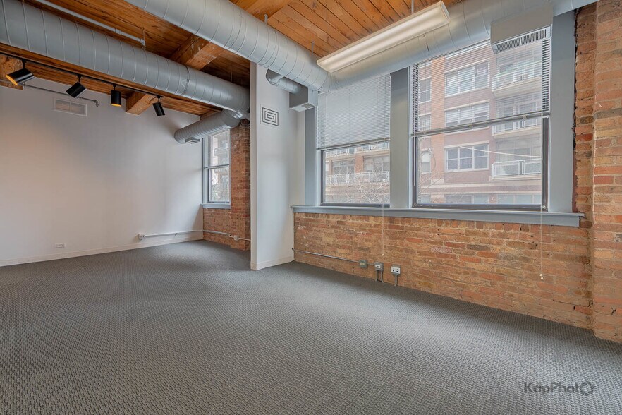 More Photos Of 921 W Van Buren St, Chicago Office Residential For Sale