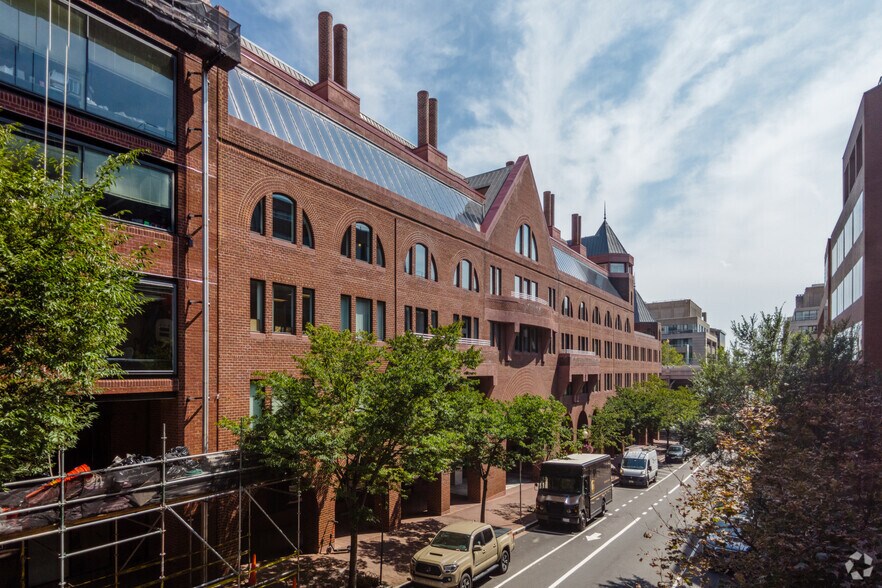 More Photos Of 1025 Thomas Jefferson St NW, Washington Office For Lease