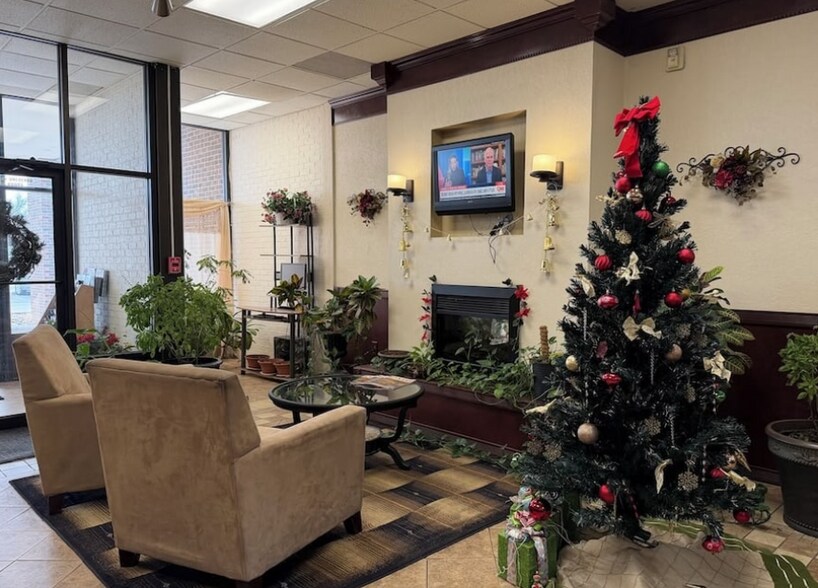 More Photos Of 606 E Lincoln Blvd, Hesston Hotel For Sale