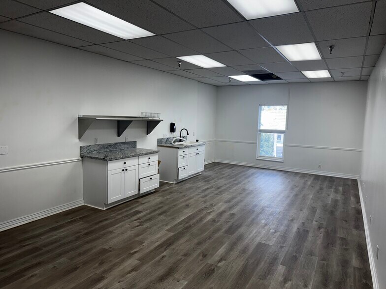 More Photos Of 9414-9488 Union Sq, Sandy Unknown For Lease