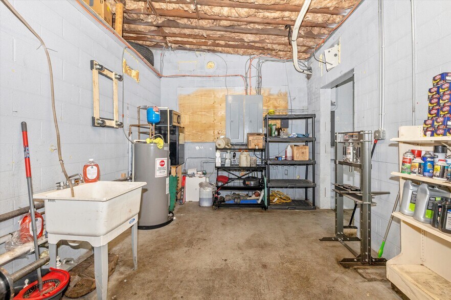 More Photos Of 9827 Hansonville Rd, Frederick Auto Repair For Sale