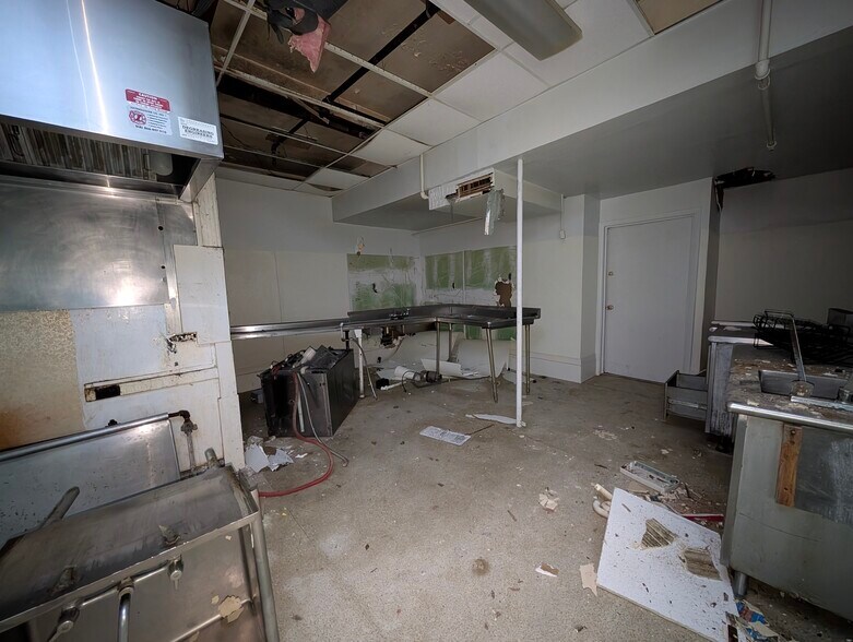 More Photos Of 2430-2440 Bowser Ave, Fort Wayne Apartments For Sale