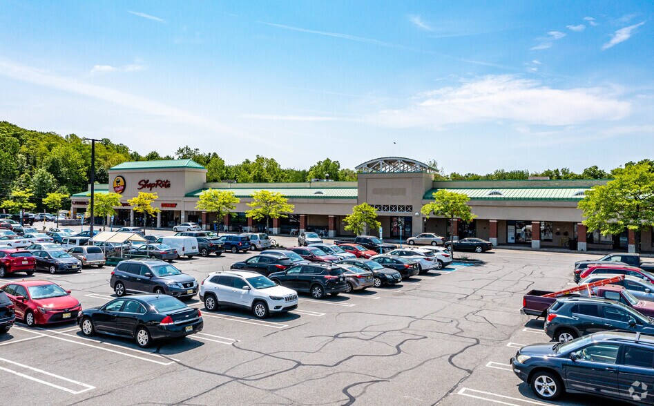 More Photos Of 437 US Highway 46, Rockaway General Retail For Lease