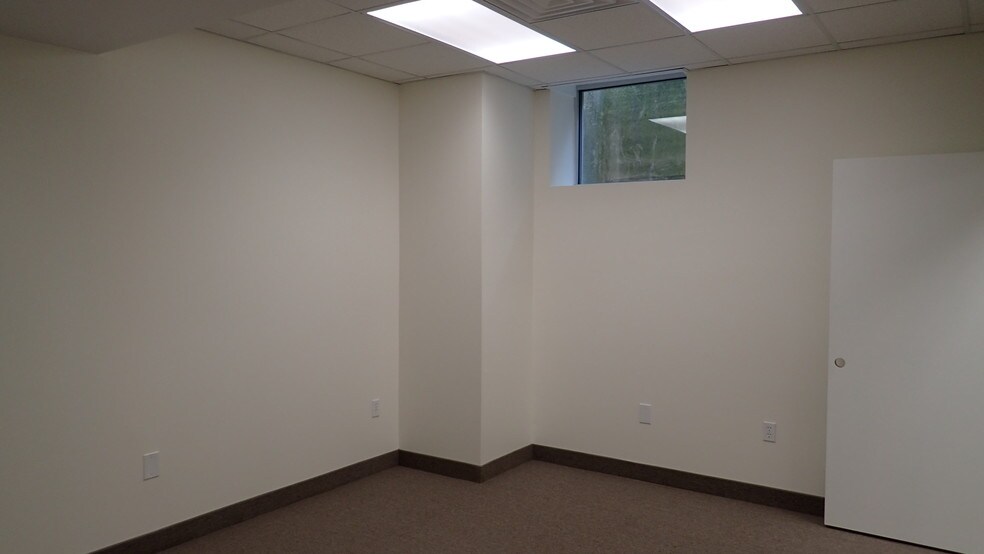 More Photos Of 1733 Washington Blvd, Easton Office For Sale