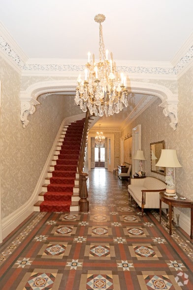 More Photos Of 12 Glenwood Rd, Roslyn Specialty For Sale