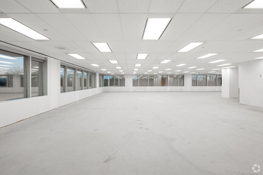 More Photos Of 1 Robert Speck Pky, Mississauga Unknown For Sale