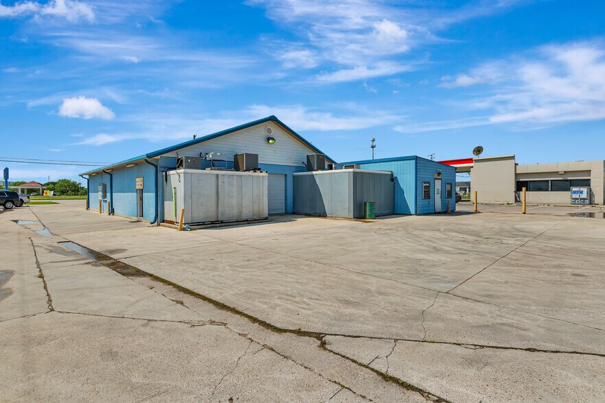 More Photos Of 2241 State Highway 35 N, Port Lavaca Storefront For Sale