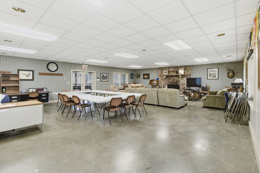 More Photos Of 89 Nolan Rd, Penfield General Retail For Sale