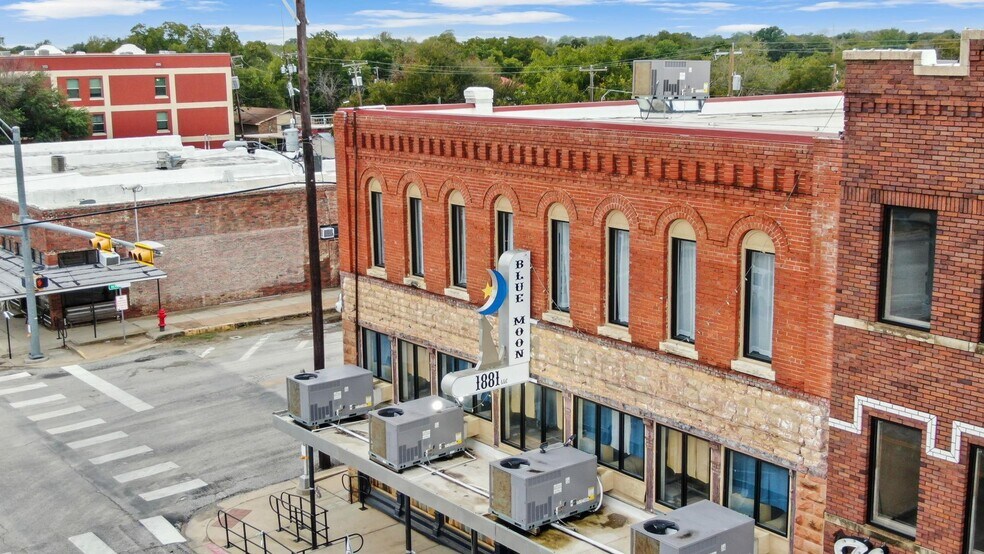 More Photos Of 100 N Texas St, De Leon Storefront Retail Office For Sale