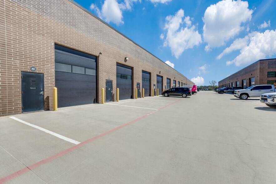 More Photos Of 4451 Dale Earnhardt Way, Northlake Light Distribution For Lease