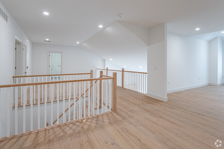 More Photos Of 545 S Livingston Ave, Livingston Apartments For Lease