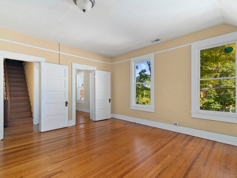 More Photos Of 99 Walnut St, Waynesville Office Residential For Sale