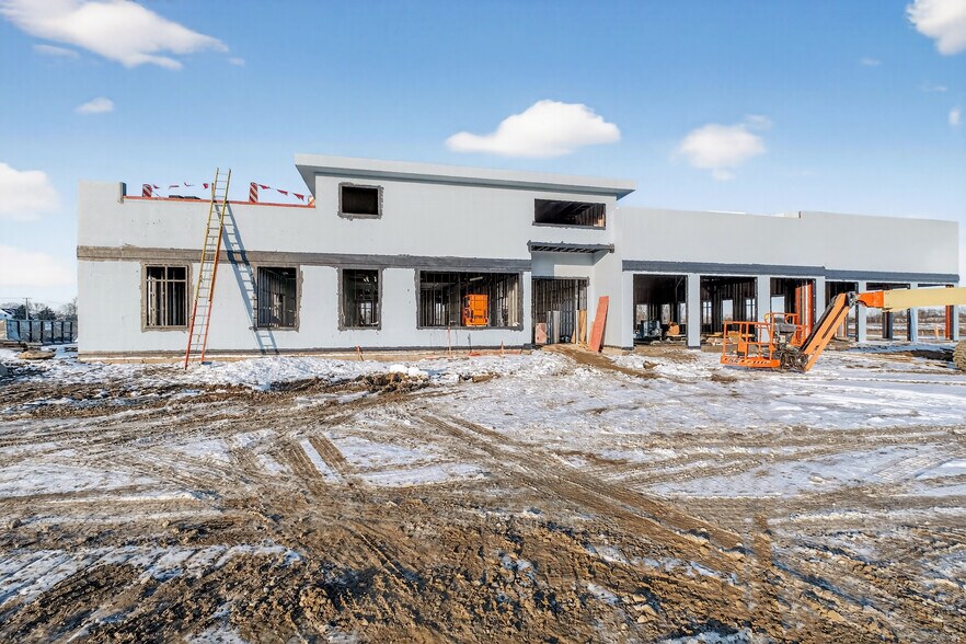 More Photos Of 13675 Brooks School Rd, Noblesville General Retail For Lease