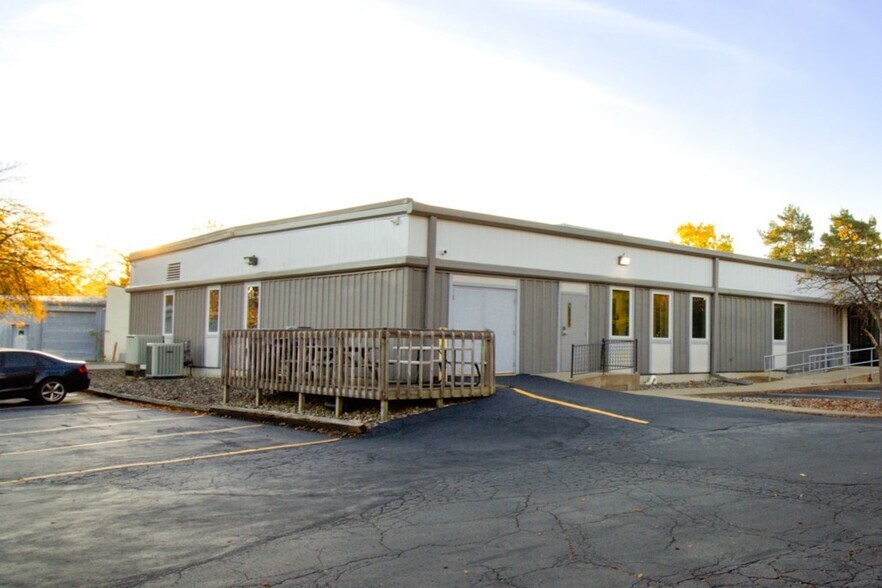 More Photos Of 1407 Rensen St, Lansing Office For Sale