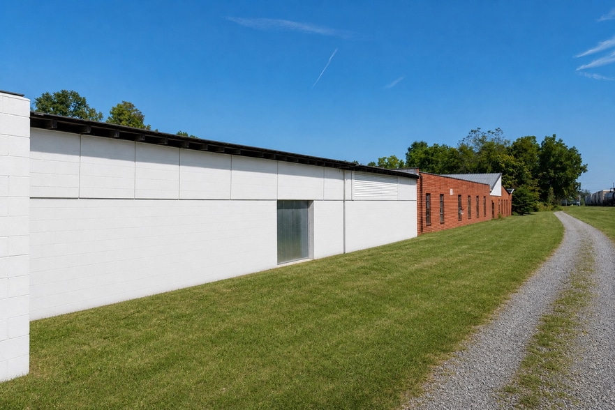More Photos Of 222 King St S, Calhoun Warehouse For Sale