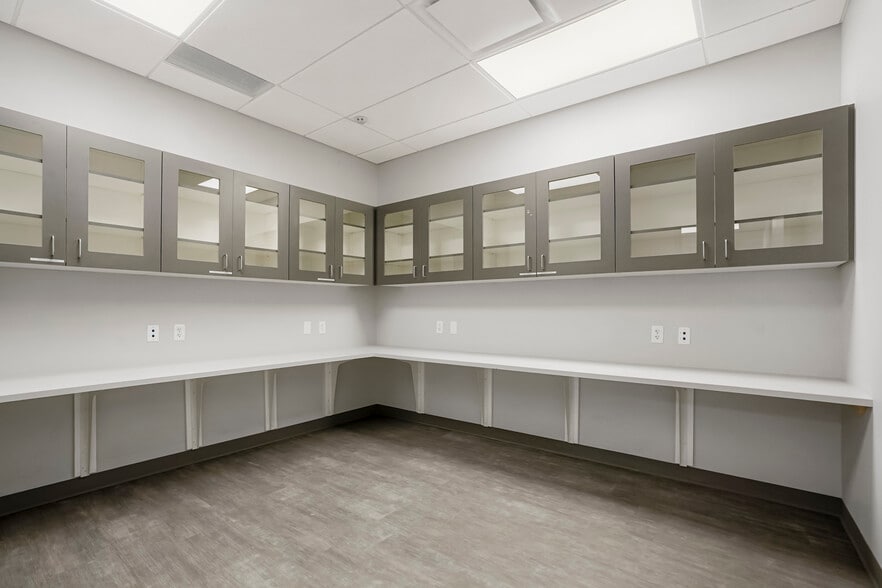 More Photos Of 3247 S Lincoln St, Englewood Medical For Lease