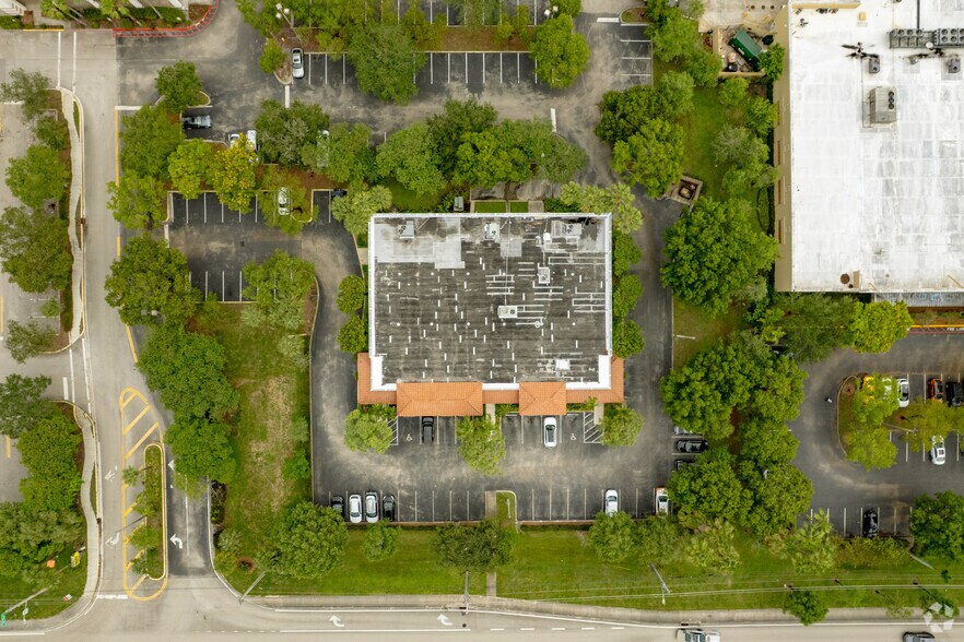 More Photos Of 12201-12231 W Sunrise Blvd, Plantation Freestanding For Lease
