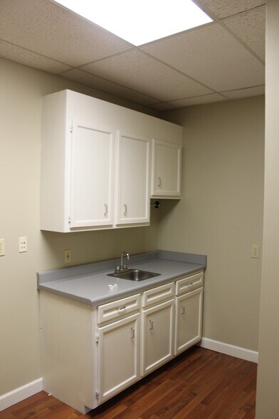 More Photos Of 100 - 104 Business Park Dr, Ridgeland Office For Sale