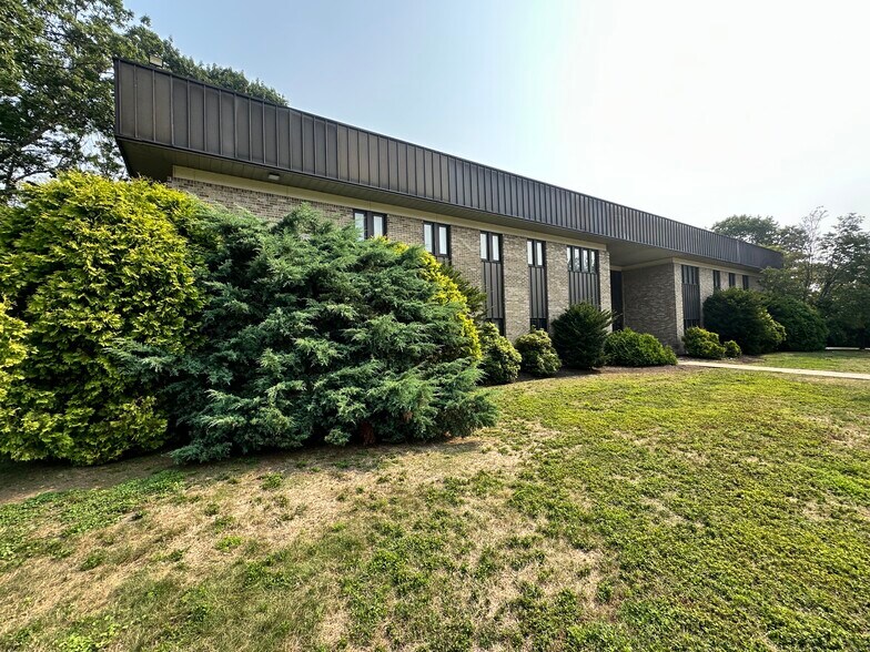 More Photos Of 106 Nate Whipple Hwy, Cumberland Office For Lease