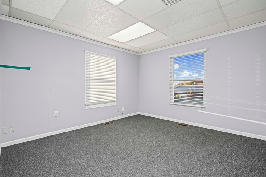 More Photos Of 30521 Schoenherr Rd, Warren Medical For Lease