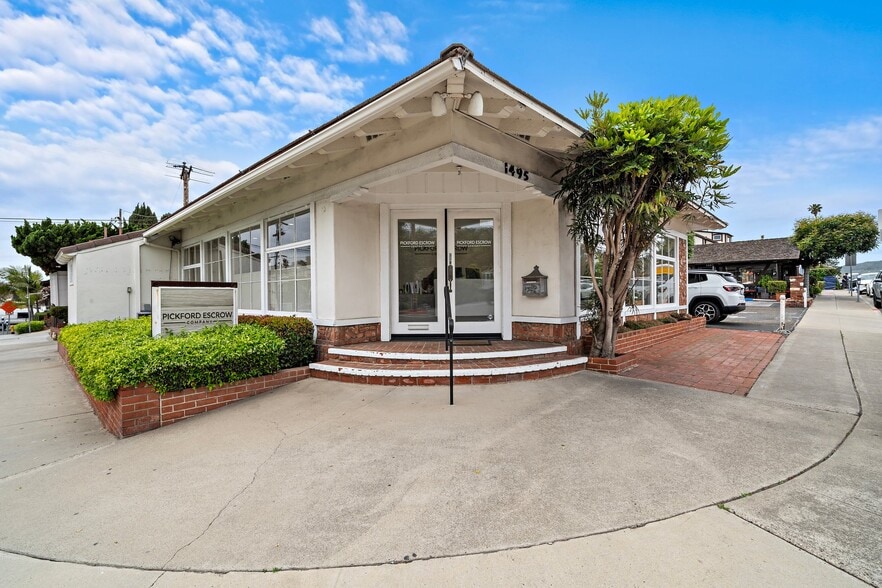 More Photos Of 1495 Glenneyre St, Laguna Beach Freestanding For Lease