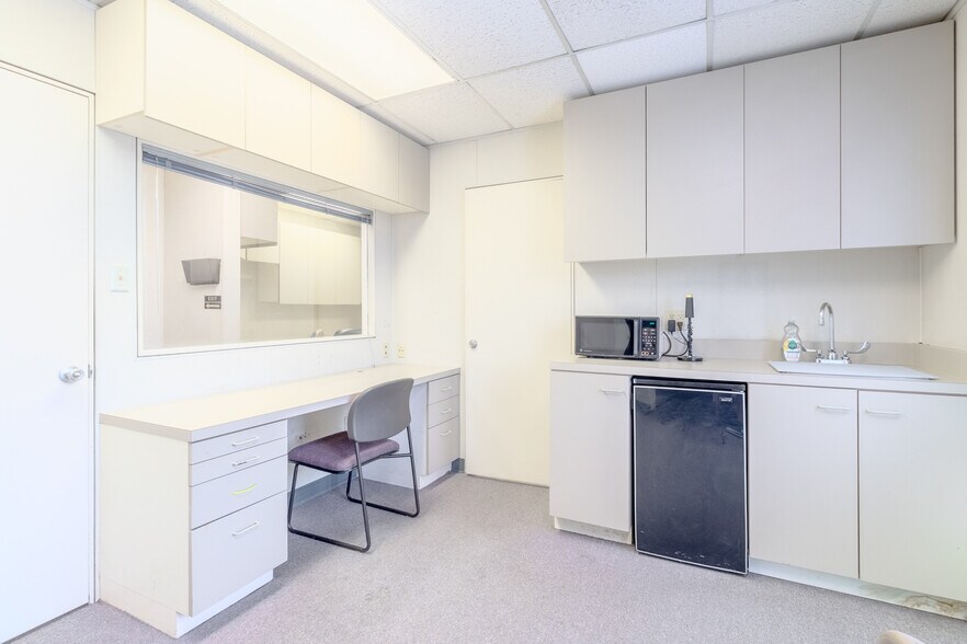 More Photos Of 346 Freeport Rd, New Kensington Medical For Lease