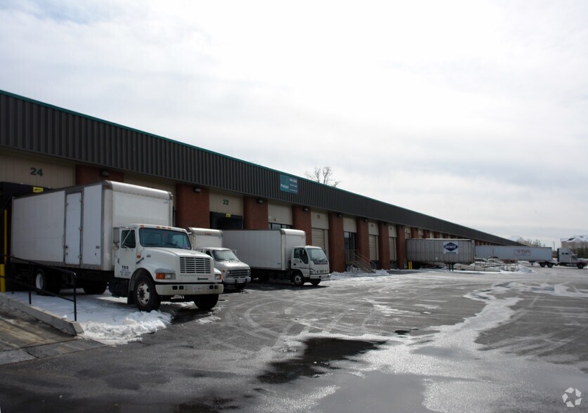 More Photos Of 3361 75th Ave, Landover Warehouse For Lease