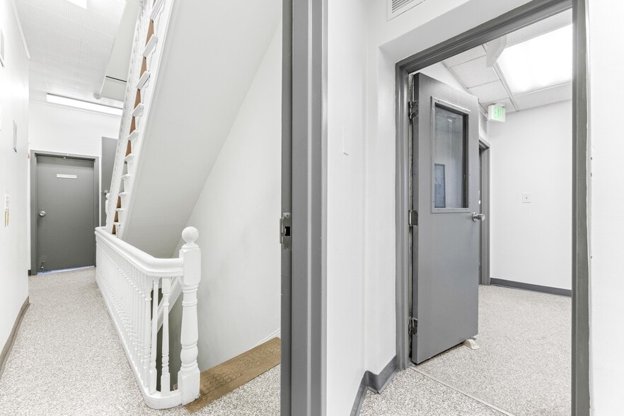 More Photos Of 21 W 25th St, Baltimore Office For Sale