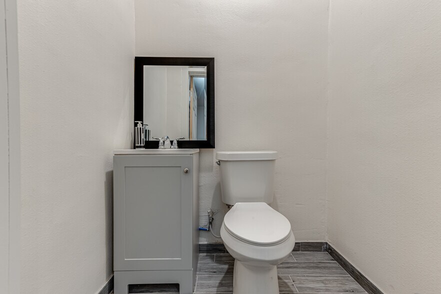 More Photos Of 2518 Culebra Rd, San Antonio Freestanding For Sale