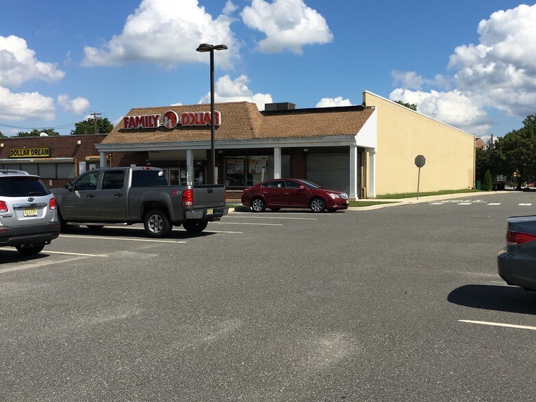 More Photos Of 110 5th St, Salem Freestanding For Lease