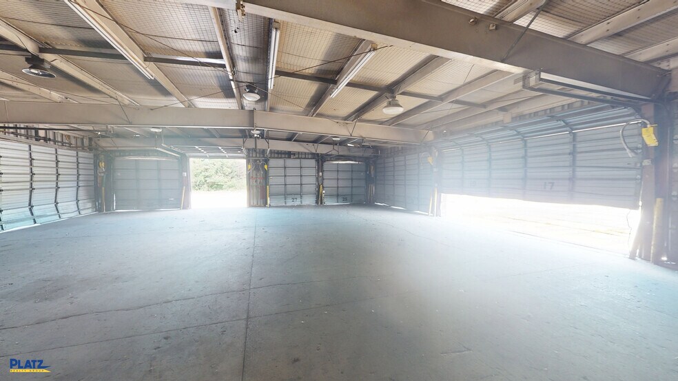 More Photos Of 3020 Gale Ave, Hubbard Truck Terminal For Lease