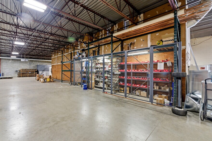More Photos Of 809 Post St, Greensboro Warehouse For Lease