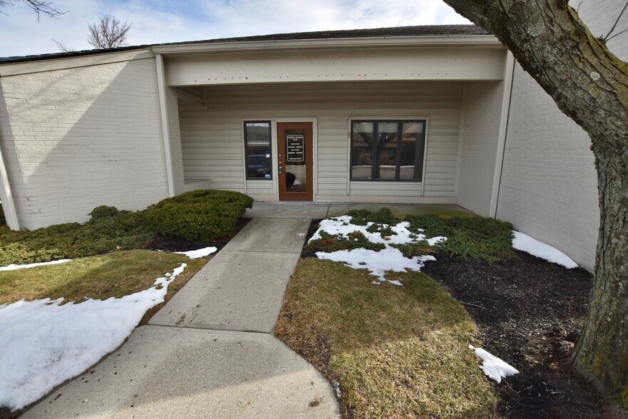 More Photos Of 277 E Carmel Dr, Carmel Medical For Lease