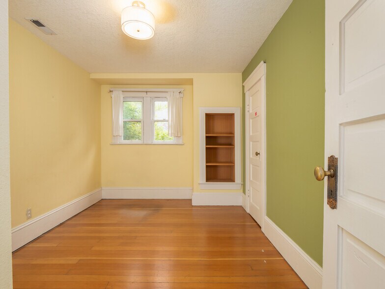 More Photos Of 317 NE Sacramento St, Portland Office For Sale