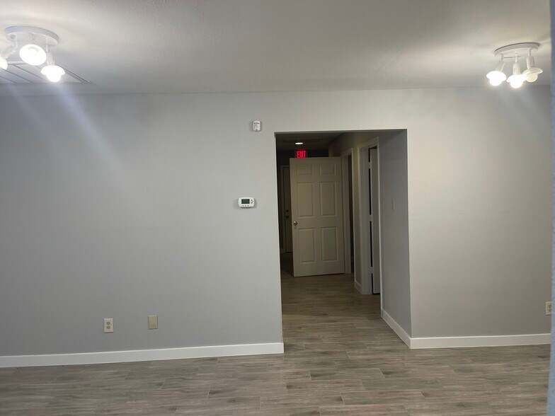 More Photos Of 4095 SE I 10 Frontage Rd, Sealy Medical For Sale