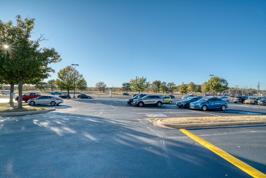 More Photos Of 7127-7133 Riverside Pky, Tulsa Office For Sale