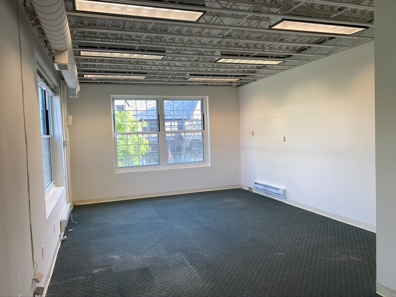 More Photos Of 85 Forest Ave, Locust Valley Office For Lease