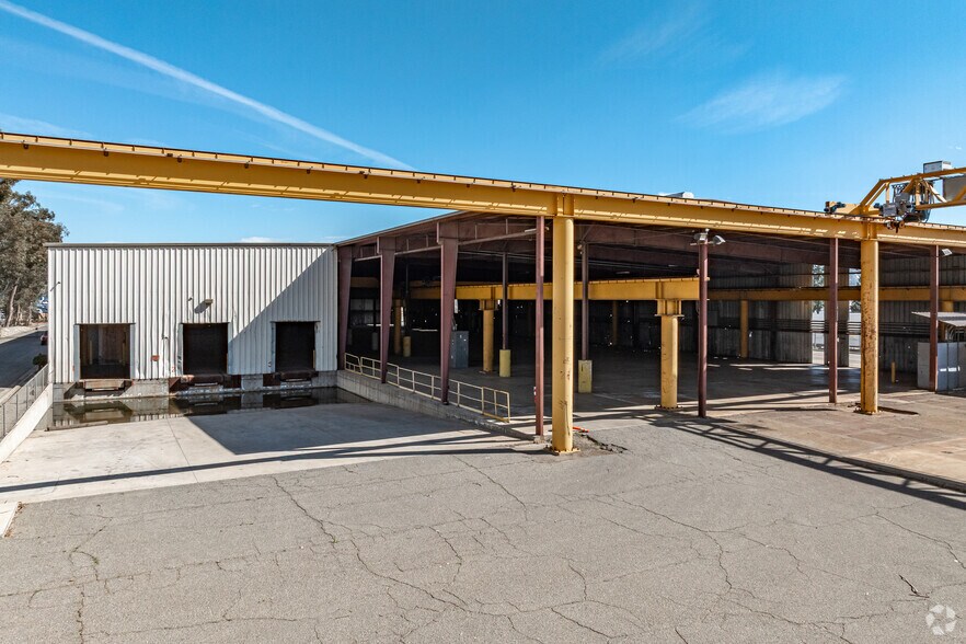 More Photos Of 10820 Hemlock Ave, Fontana Manufacturing For Lease