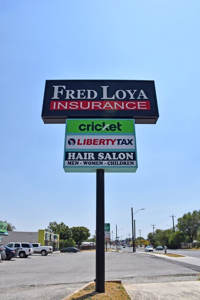 More Photos Of 7126-7118 W Military Dr, San Antonio Storefront For Sale