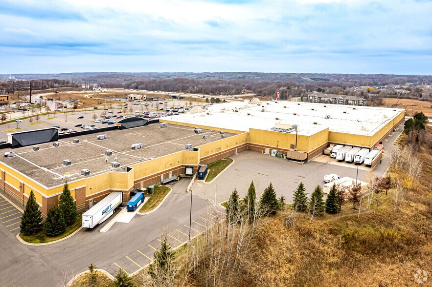 More Photos Of 18275-18307 Kenrick Ave, Lakeville Unknown For Lease