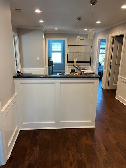 More Photos Of 437 Naubuc Ave, Glastonbury Office For Sale