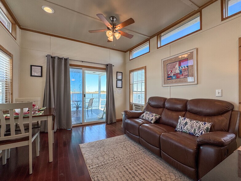 More Photos Of 309 Water St, Apalachicola Marina For Sale