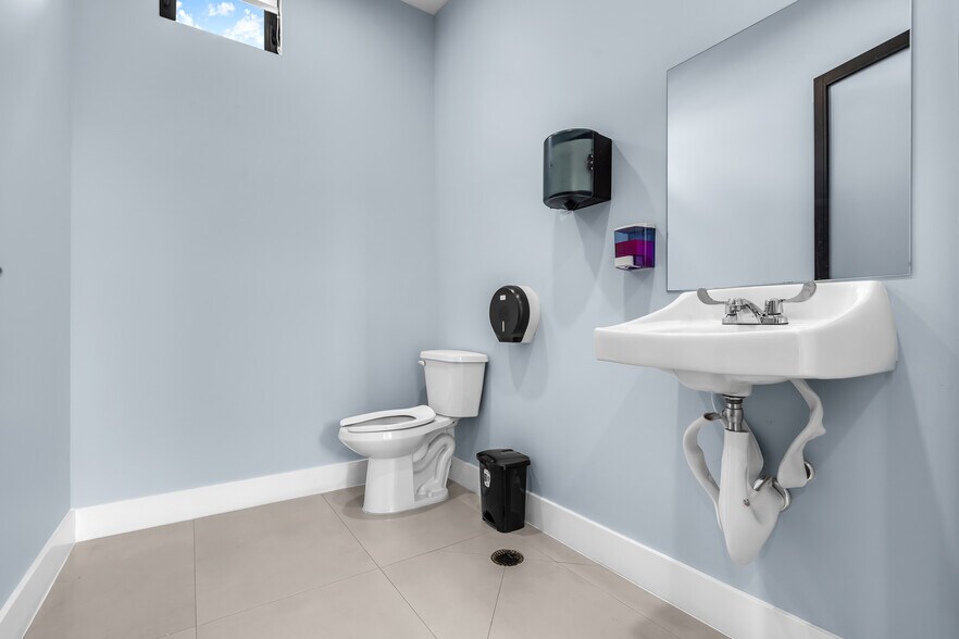 More Photos Of 875 E 41st St, Hialeah Medical For Sale