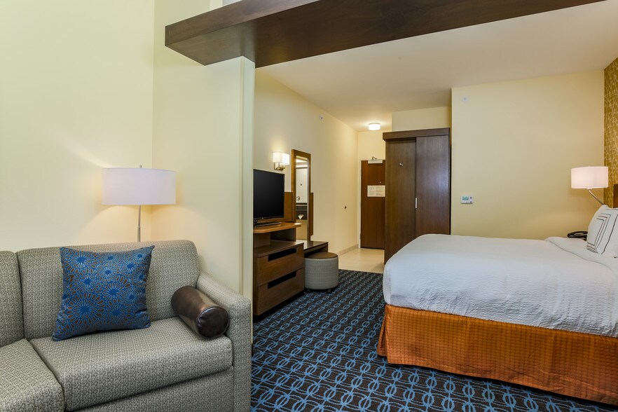 More Photos Of 5207 Big Spring Hwy, Snyder Hotel For Sale